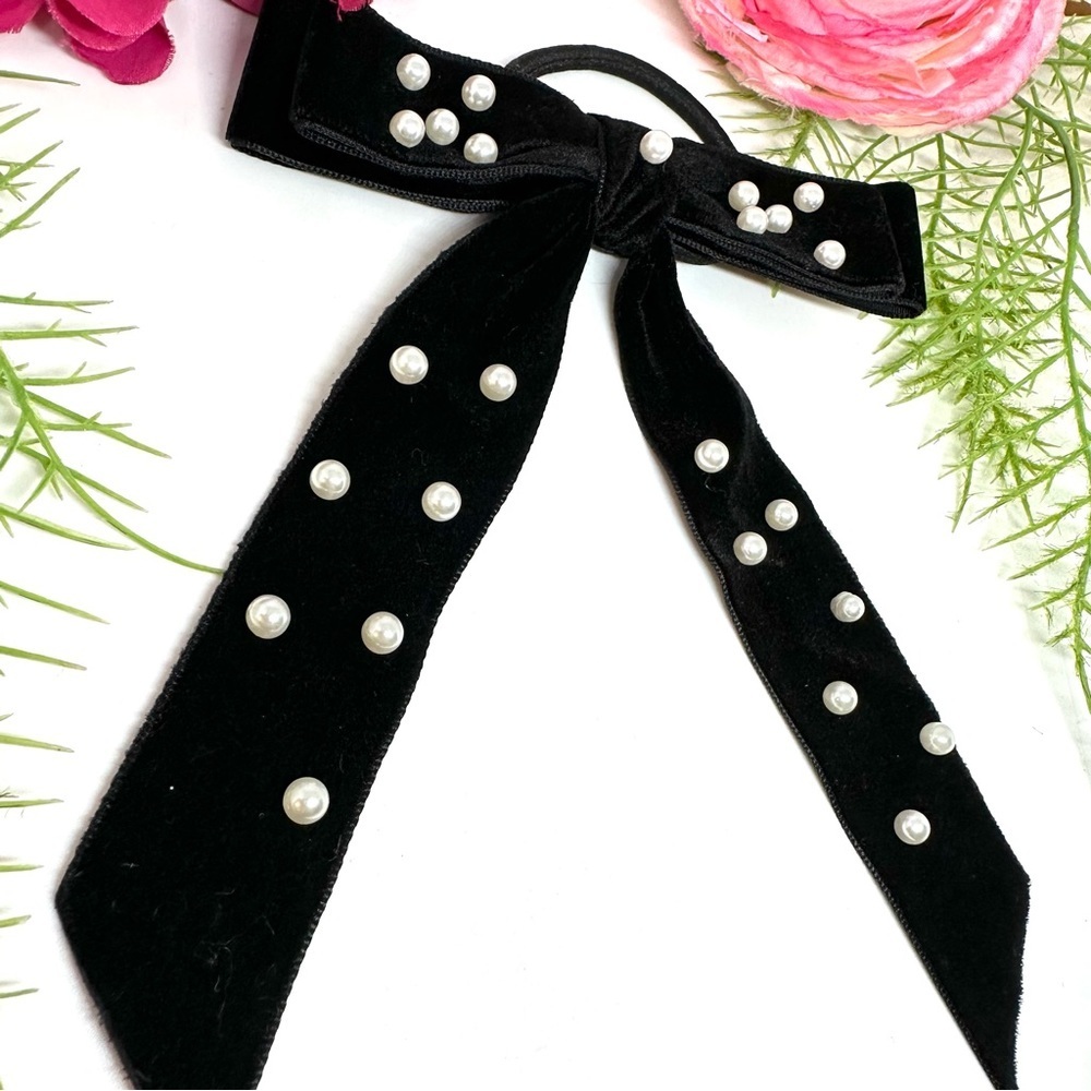NEW⚜️Velvet Bow Pearl Embellished Hairtie - Picture 3 of 5